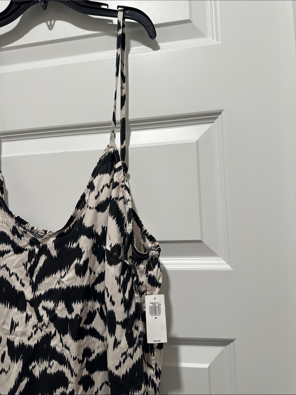 Old Navy Black and White Spaghetti-Strap Maxi Dress - Picture 3 of 6